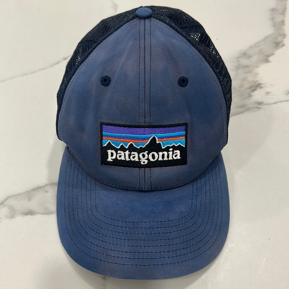 Patagonia P-6 Logo LoPro Trucker Hat Wooly Blue. OS
